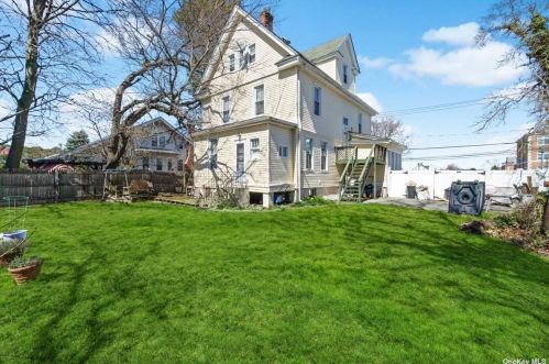 335 Wellwood Ave, North Lindenhurst NY  11757-3341 exterior