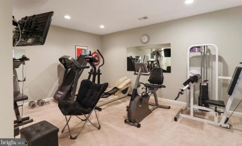 5550 Wide Oak Ct, Woodbridge VA  22192-6036 exterior