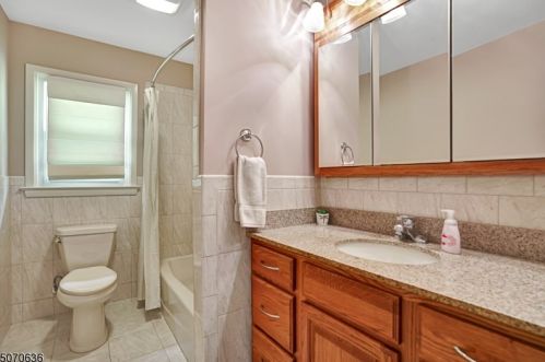 205 Sarepta Rd, Belvidere NJ  07823-2624 exterior