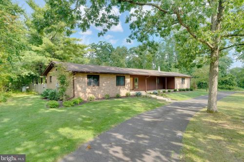 2136 Old Skippack Rd, Harleysville PA  19438-1367 exterior