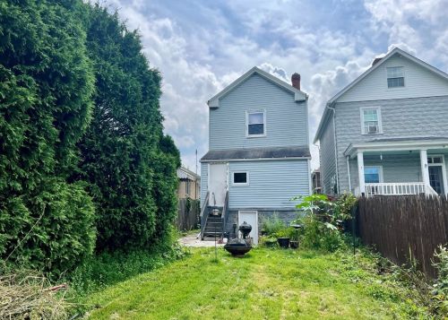 146 Dahlia St, Whitaker PA 15120-2204 exterior