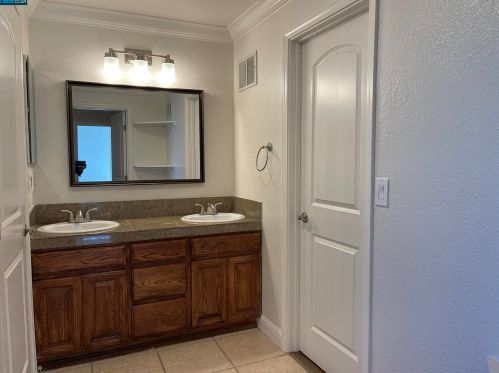 1870 Summerfield Ct, Oakley CA  94561-3074 exterior