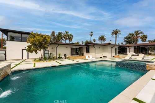 3841 Pacific Ave, Long Beach CA  90807-3227 exterior