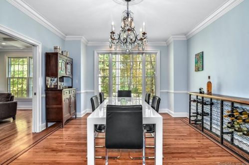 323 Smith Ridge Rd, New Canaan CT  06840-3625 exterior