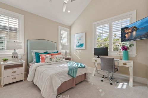 2691 Crestview Dr, Newport Beach CA  92663-5626 exterior