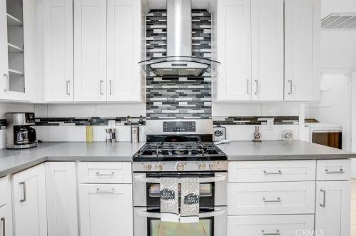11814 Hesby St, North Hollywood CA  91607-3218 exterior