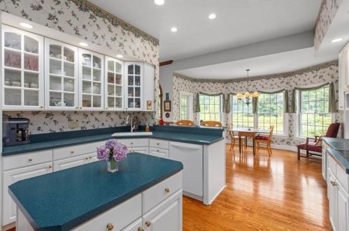49 Blueberry Ln, Grove City PA  16127-4675 exterior