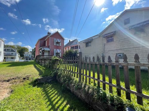 1249 Leishman Ave, New Kensington PA  15068-5650 exterior