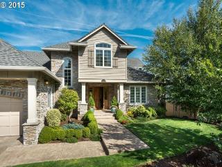 742 68th Ter, Portland, OR 97225-6114