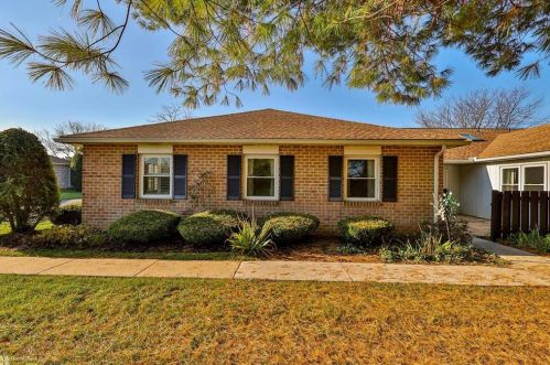 5743 Whitemarsh Dr, Macungie, PA 18062-8955