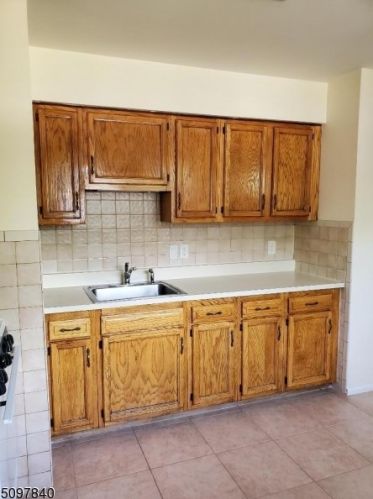 130 Linden Rd, Roselle, NJ 07203-1518