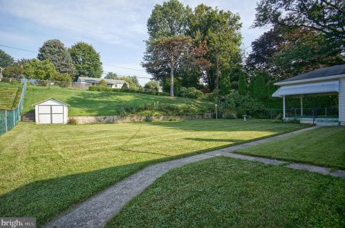 8 Brentwood Rd, Camp Hill PA  17011-2503 exterior