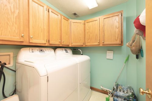 452 Woodside Pl, Bellefontaine OH  43311-1597 exterior