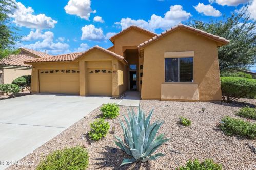 7134 Lone Flower Dr, Tucson, AZ 85743-5038