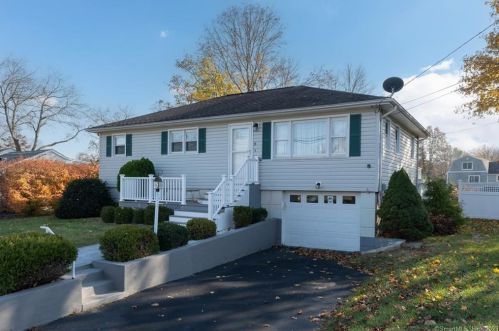 8 Deerfield Rd, Waterford, CT 06385-3302
