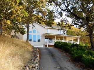 292 Wanda Dr, Roseburg, OR 97471-9870