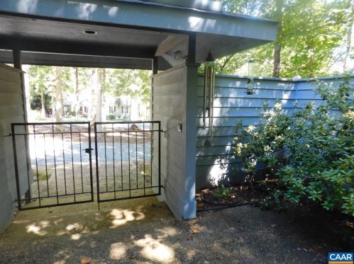 3 Westham Ct, Bybee, VA 22963-2546