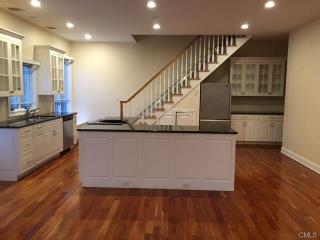 10 Cornwall Ln, Bridgeport CT  06611-2211 exterior