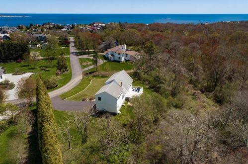 45 Cliff Dr, South Kingstown, RI 02882-1921