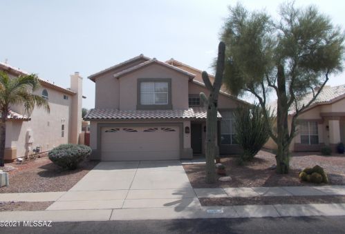 9086 Safflower Ln, Tucson, AZ 85743-8941