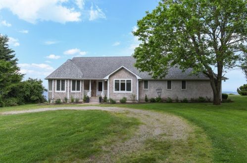 250 Ocean Rd, South Kingstown RI  02882-1346 exterior