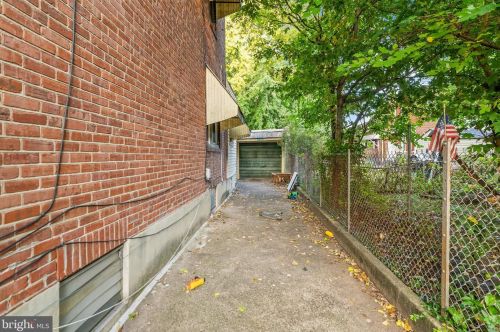 1586 Norris St, Camden, NJ 08104-1711