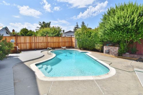 7302 Newcastle Ln, Pleasanton, CA 94568-1723