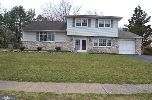 645 Buckstone Dr, Southampton, PA 18966-3619