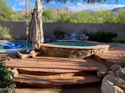 7422 Mystic Cyn Dr, Tucson AZ 85718-7805 exterior