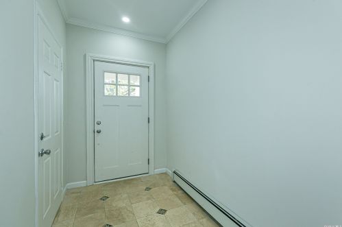 34 5th Ave, New Hyde Park NY  11040-5004 exterior