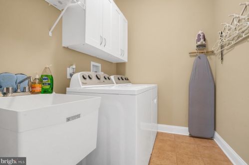 212 Hopewell Dr, Collegeville PA  19426-2852 exterior