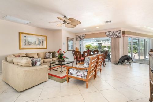 934 Sundrop Ct, Marco Island, FL 34145-2340