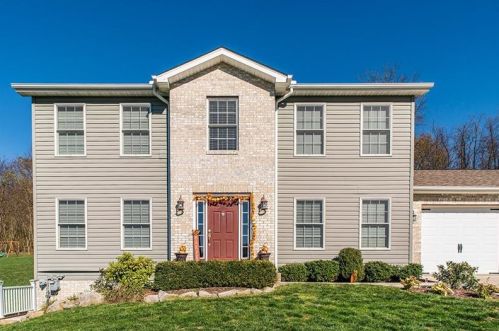 720 Janwood Dr, Latrobe, PA 15650-6435