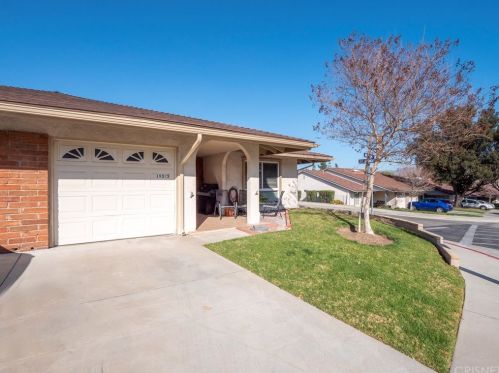 19325 Oak Crossing Rd, Santa Clarita, CA 91321-1458