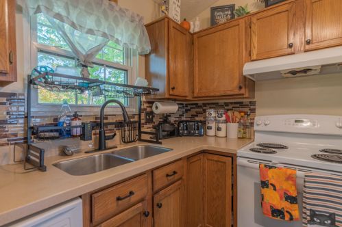 458 Ripple Crk Dr, Covington KY 41018-2694 exterior