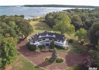 99 Van Brunt Manor Rd, Strongs Neck, NY 11733-3943