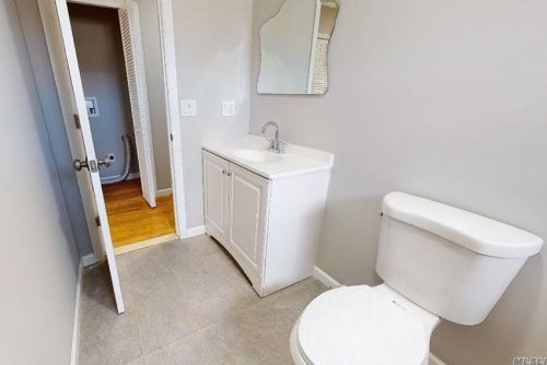 141 25 St, Wheatley Heights NY  11798-3802 exterior