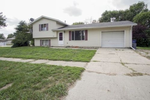 201 5th St, Merrill, IA 51038-7765