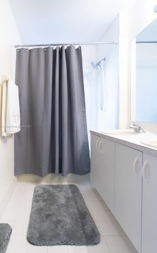 3136 176 Ter, Hollywood FL 33029-5556 exterior