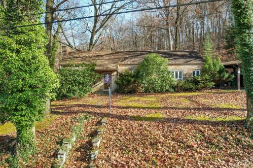 103 Bradford Ln, Jeannette, PA 15644-3531