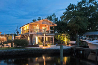 165 Moonlite Dr, Welaka, FL 32193-3405