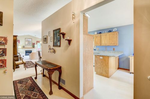 5674 Heather Ridge Dr, Saint Paul, MN 55126-4706
