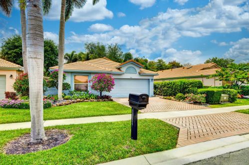 9882 Harbour Lake Cir, Boynton Beach, FL 33437-3819