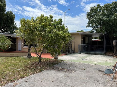 1595 53rd St, Hialeah FL  33012-2243 exterior