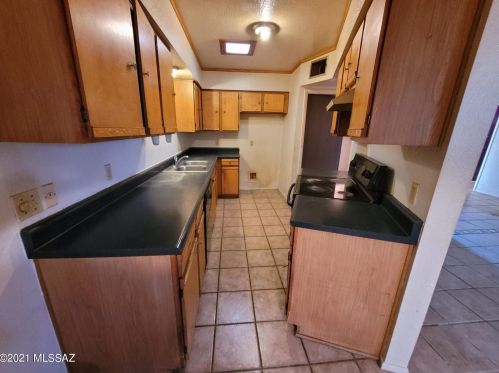 318 King Rd, Tucson, AZ 85705-3217