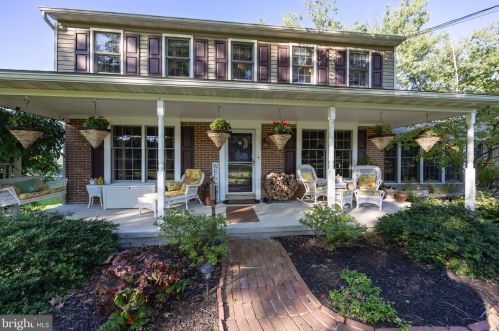 871 Chester Dr, Pottstown PA 19465-7518 exterior