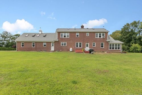 1576 Main St, Wapping, CT 06074-1005