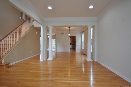403 Vassar Pl, Fishkill, NY 12524-4901