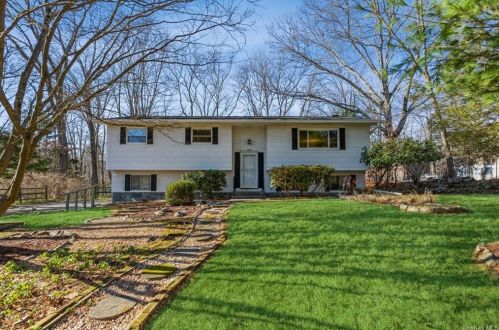2925 Sherman Ct, Mohegan Lake, NY 10547-1830