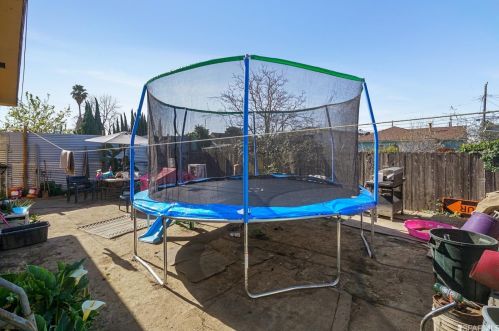 9637 D St, Oakland CA 94603-2437 exterior